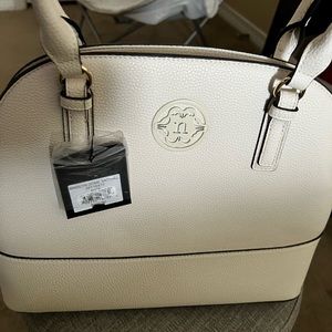 Brand new cream handbag! Lots and lots of storage!